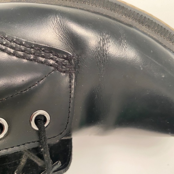 Dr. Martens Elsham Smooth Black 1460s (size 9) - Picture 10 of 10
